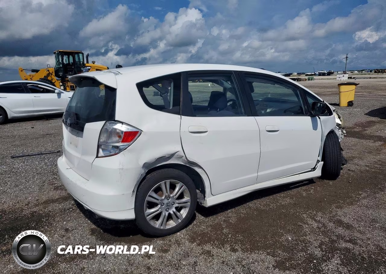 2009 Honda Fit Sport VIN:JHMGE88699S056834 - 3