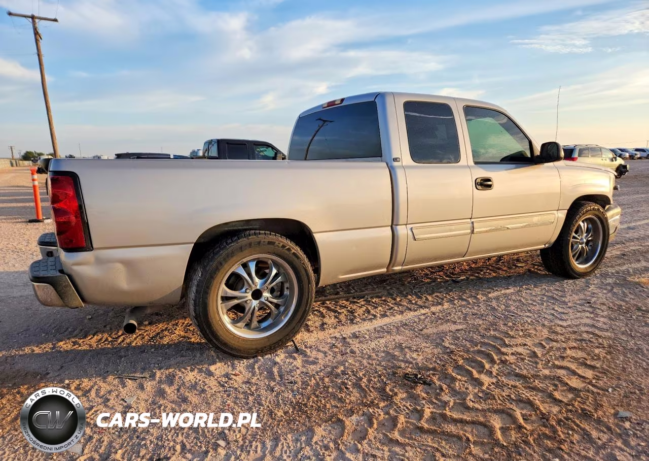 2004 Chevrolet Silverado C1500 VIN:2GCEC19T641215747 - 3