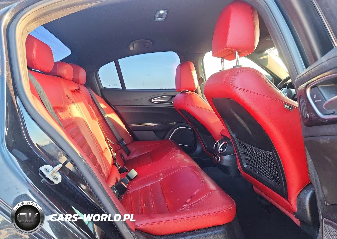 2022 Alfa Romeo Giulia VIN:ZARFAMAN7N7655480 - 10