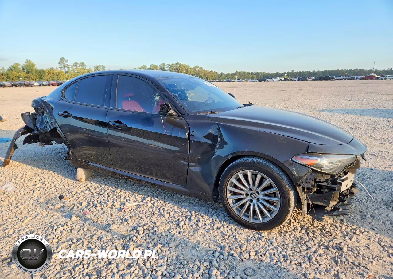 2022 Alfa Romeo Giulia VIN:ZARFAMAN7N7655480 - 4