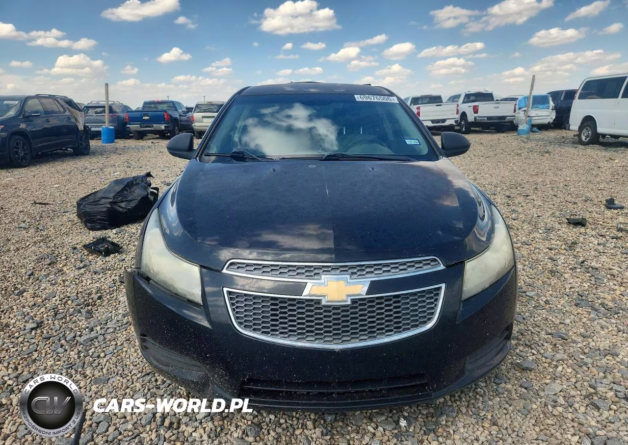 2013 Chevrolet Cruze Ls VIN:1G1PA5SH7D7257724 - 5