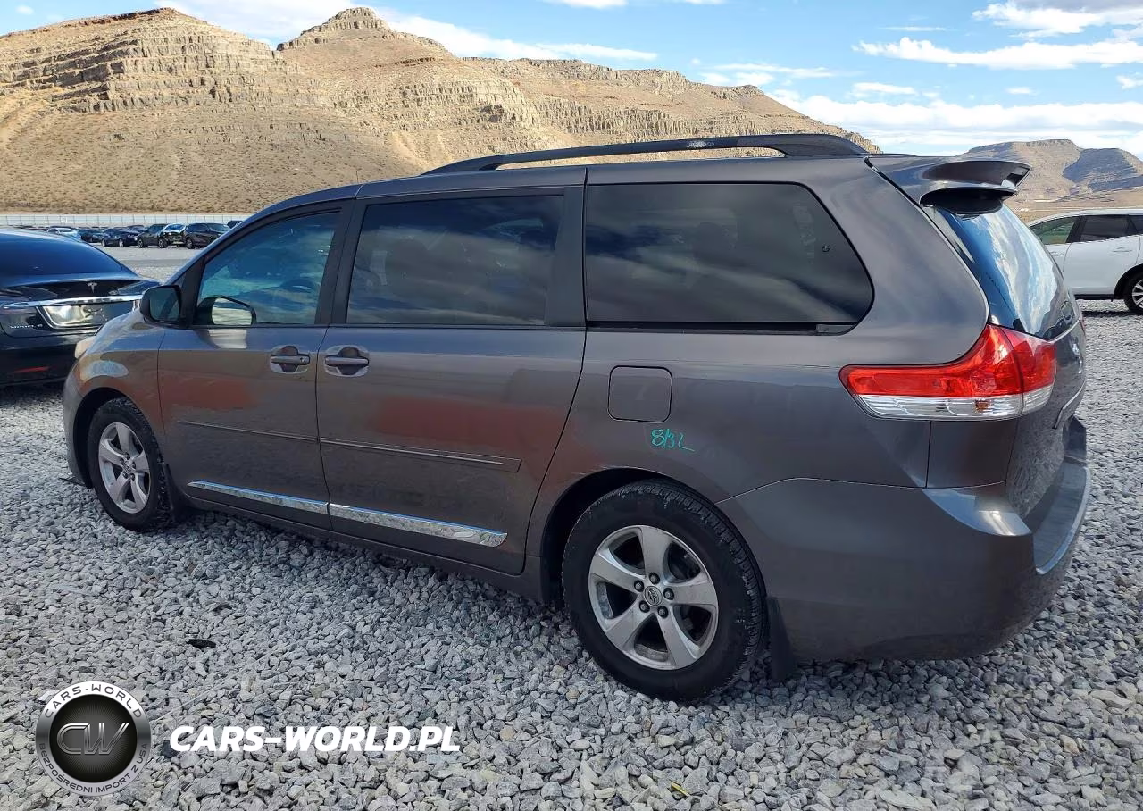 2013 Toyota Sienna Le VIN:5TDKK3DC8DS288989 - 2