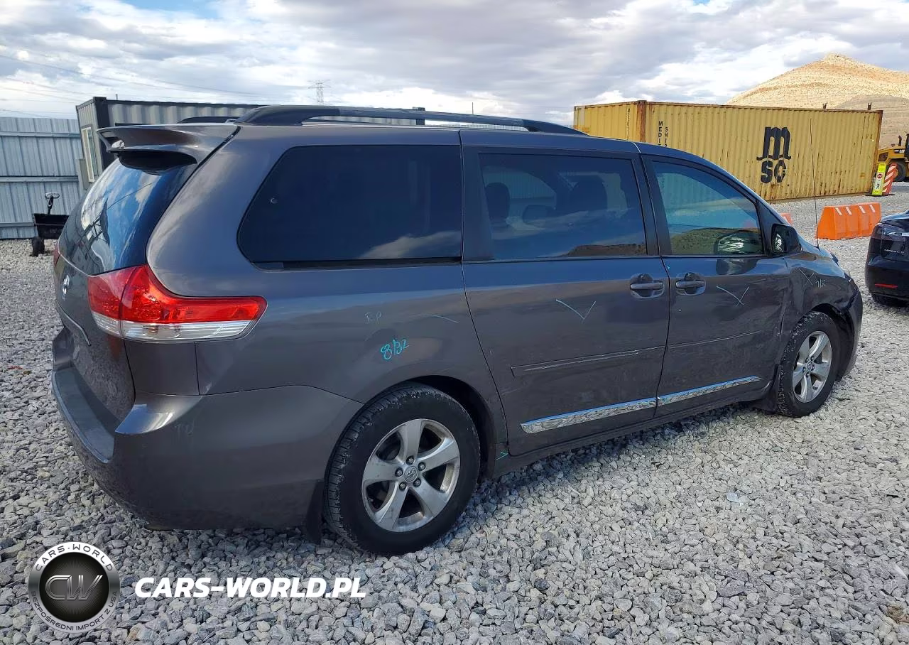 2013 Toyota Sienna Le VIN:5TDKK3DC8DS288989 - 3