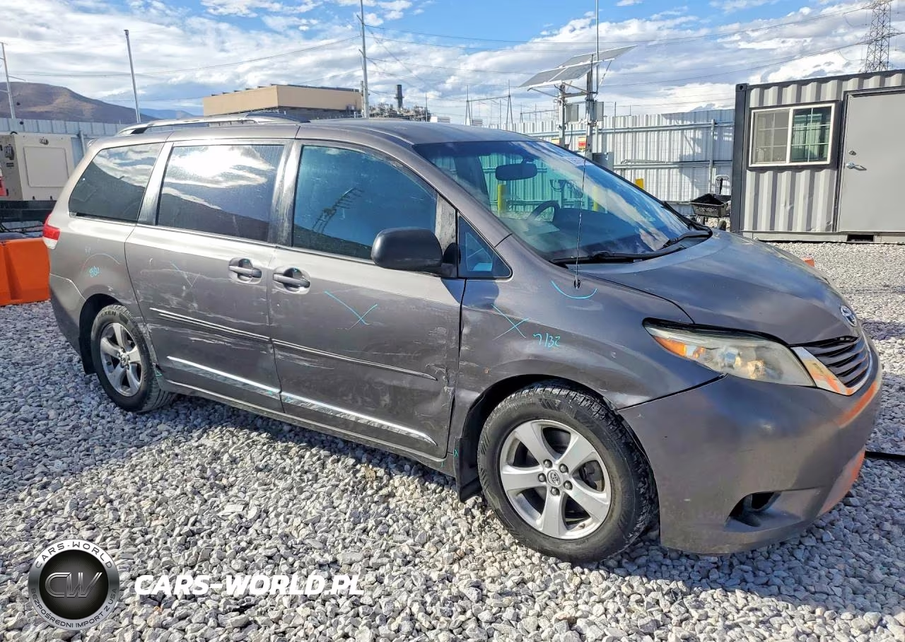 2013 Toyota Sienna Le VIN:5TDKK3DC8DS288989 - 4