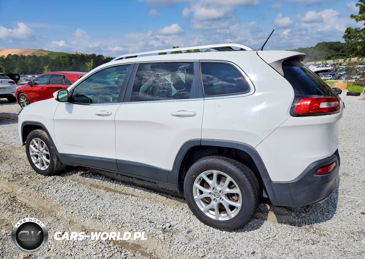 2015 Jeep Cherokee Latitude VIN:1C4PJLCS2FW690012 - 2