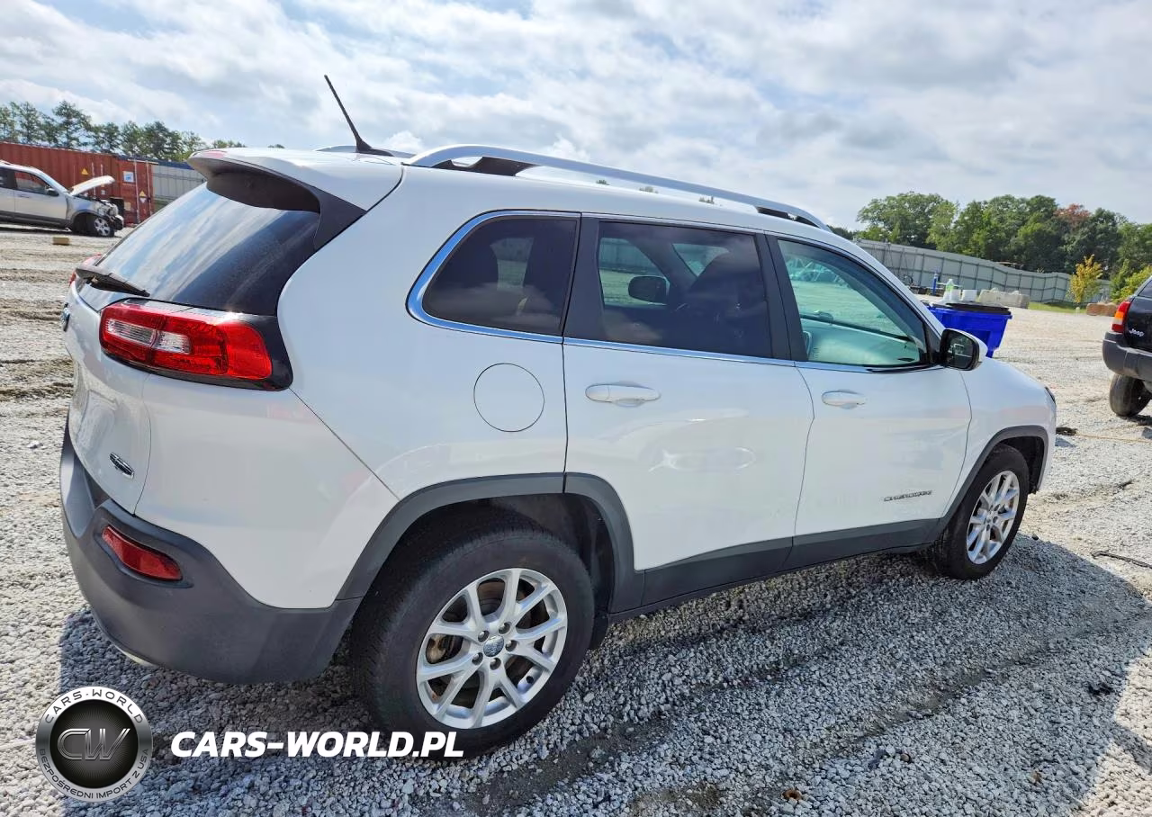 2015 Jeep Cherokee Latitude VIN:1C4PJLCS2FW690012 - 3