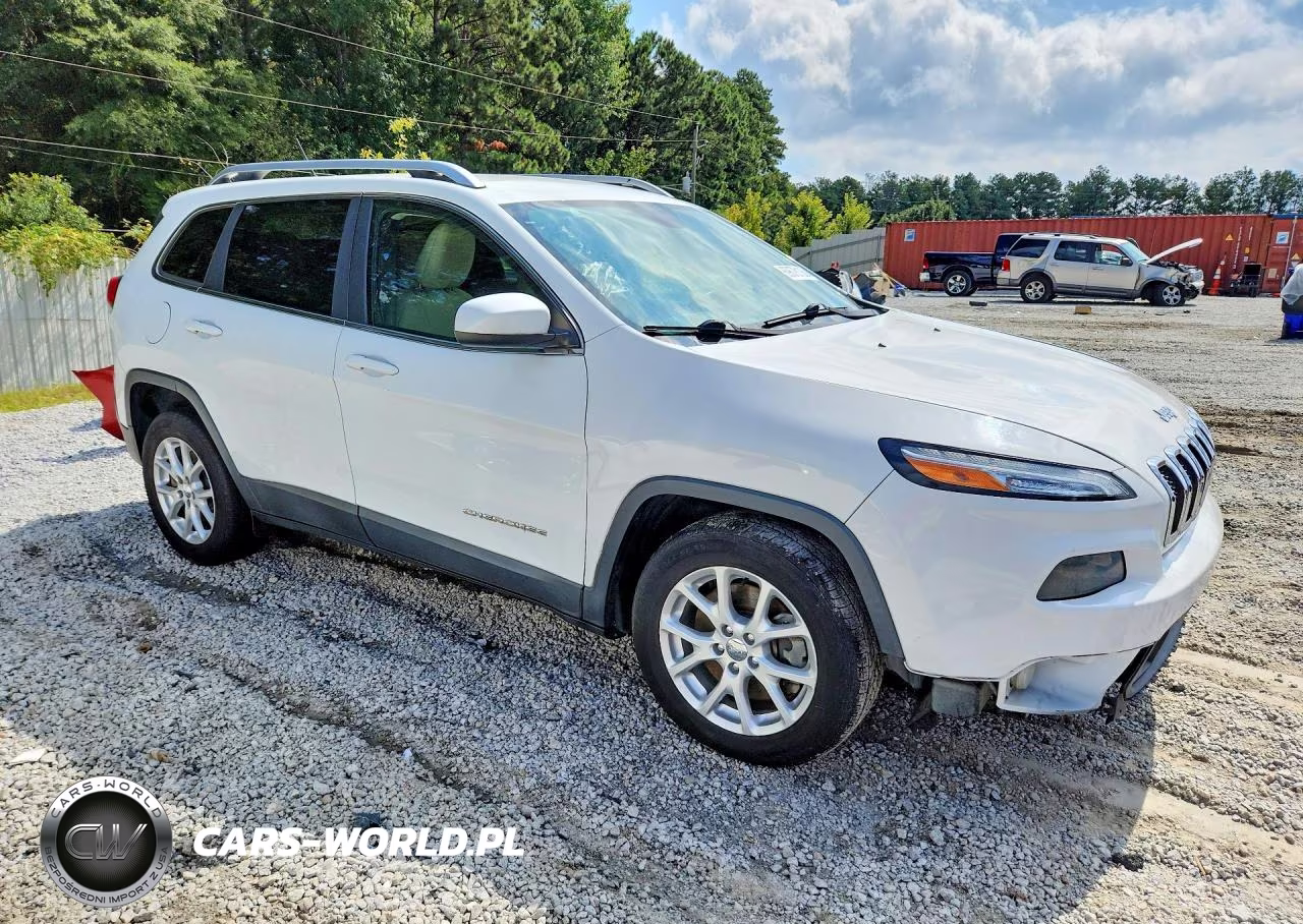 2015 Jeep Cherokee Latitude VIN:1C4PJLCS2FW690012 - 4