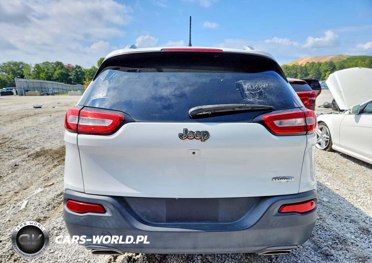 2015 Jeep Cherokee Latitude VIN:1C4PJLCS2FW690012 - 6