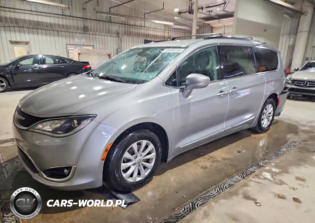 2017 Chrysler Pacifica Touring L – zdjęcie 1 z 13