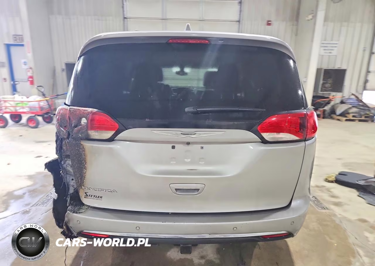 2017 Chrysler Pacifica Touring L VIN:2C4RC1BG1HR539131 - 6