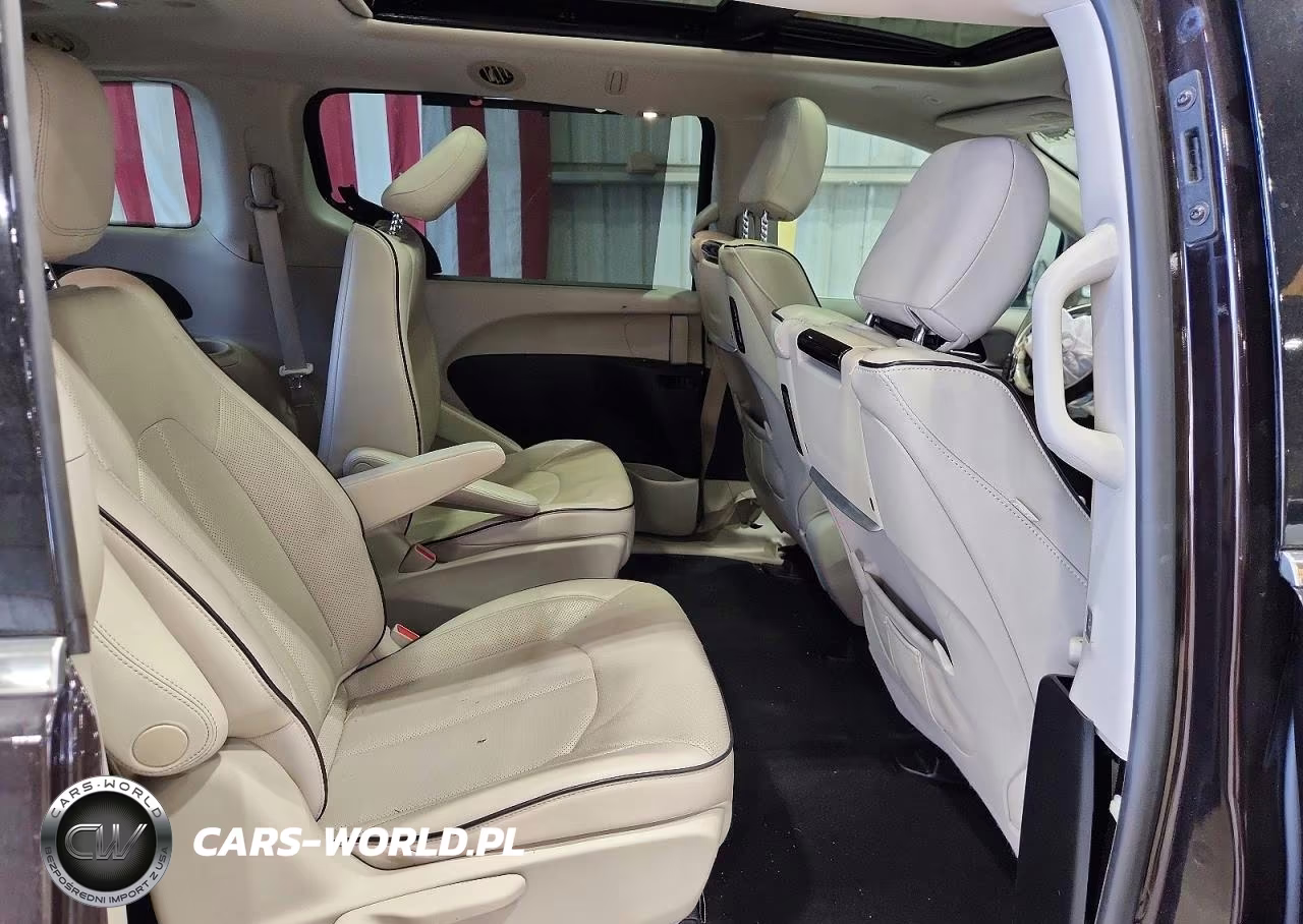 2018 Chrysler Pacifica Hybrid Limited VIN:2C4RC1N77JR127149 - 11