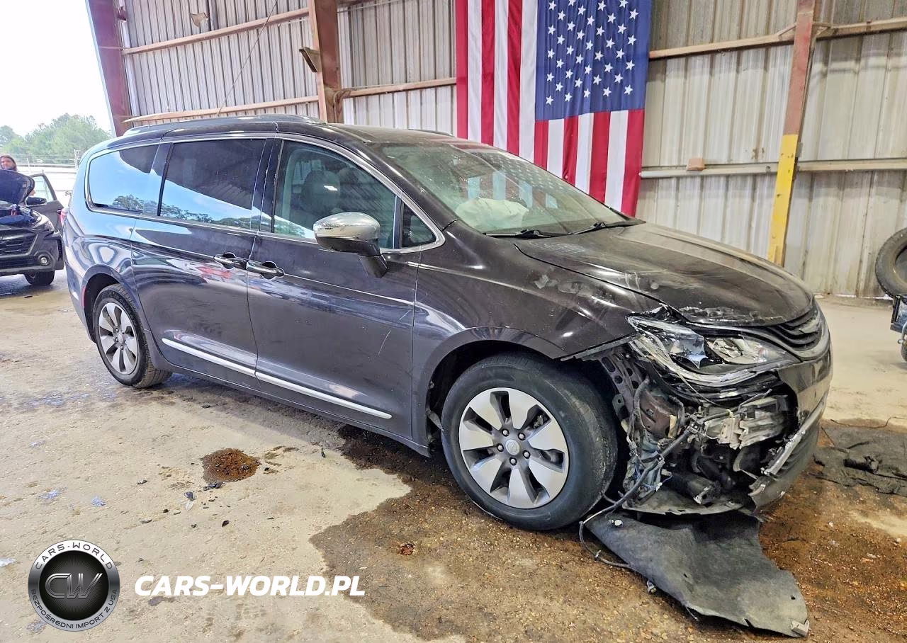 2018 Chrysler Pacifica Hybrid Limited VIN:2C4RC1N77JR127149 - 4