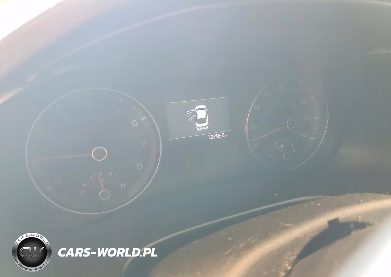 2019 Kia Forte S VIN:3KPF34AD0KE017840 - 9