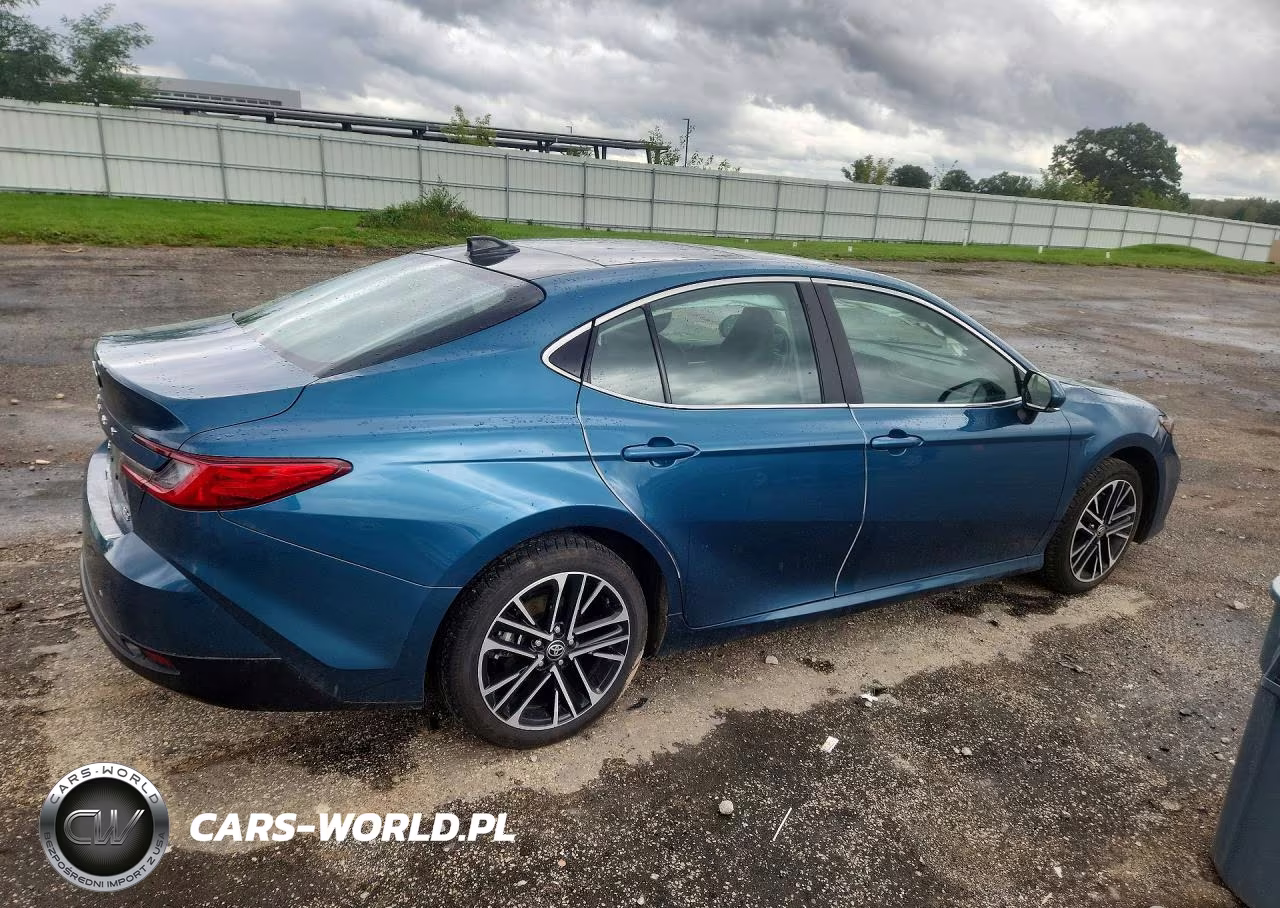 2025 Toyota Camry Xle VIN:4T1DBADK4SU529844 - 3