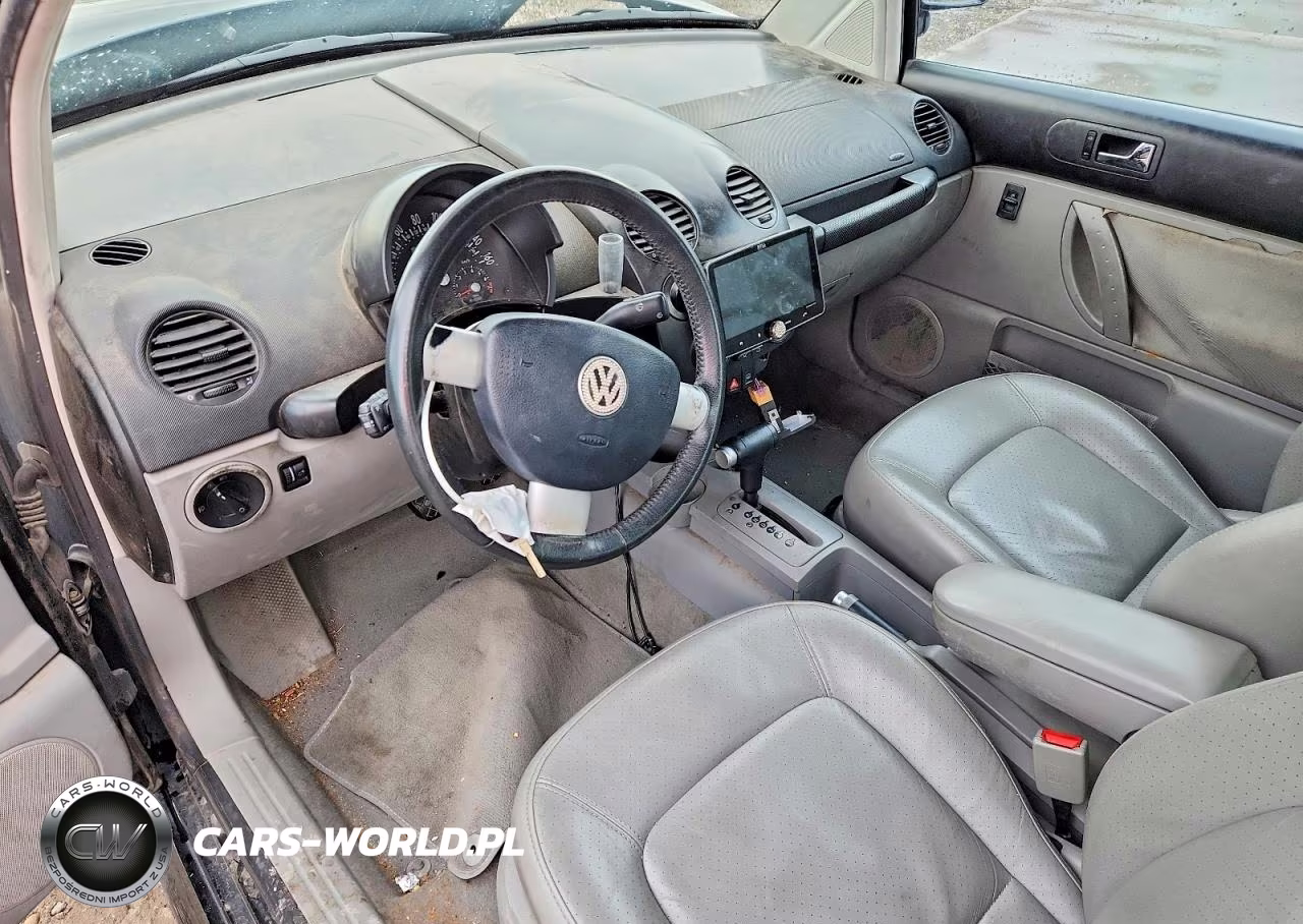 2000 Volkswagen New Beetle Glx VIN:3VWDD21C5YM493111 - 8