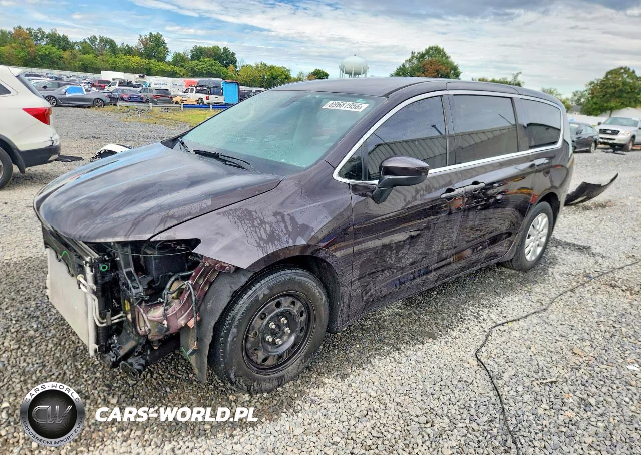 2018 Chrysler Pacifica L VIN:2C4RC1AG0JR120940 - 1