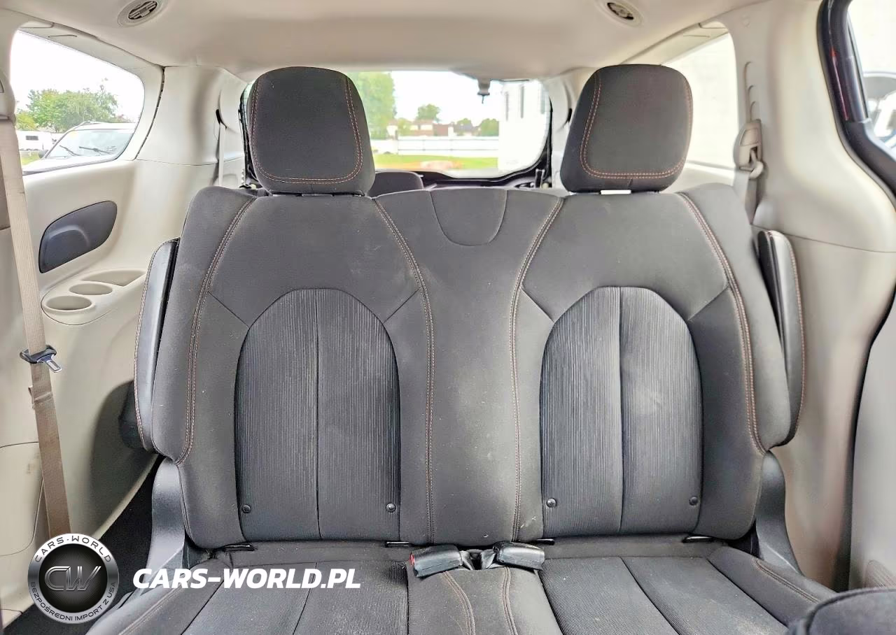 2018 Chrysler Pacifica L VIN:2C4RC1AG0JR120940 - 10