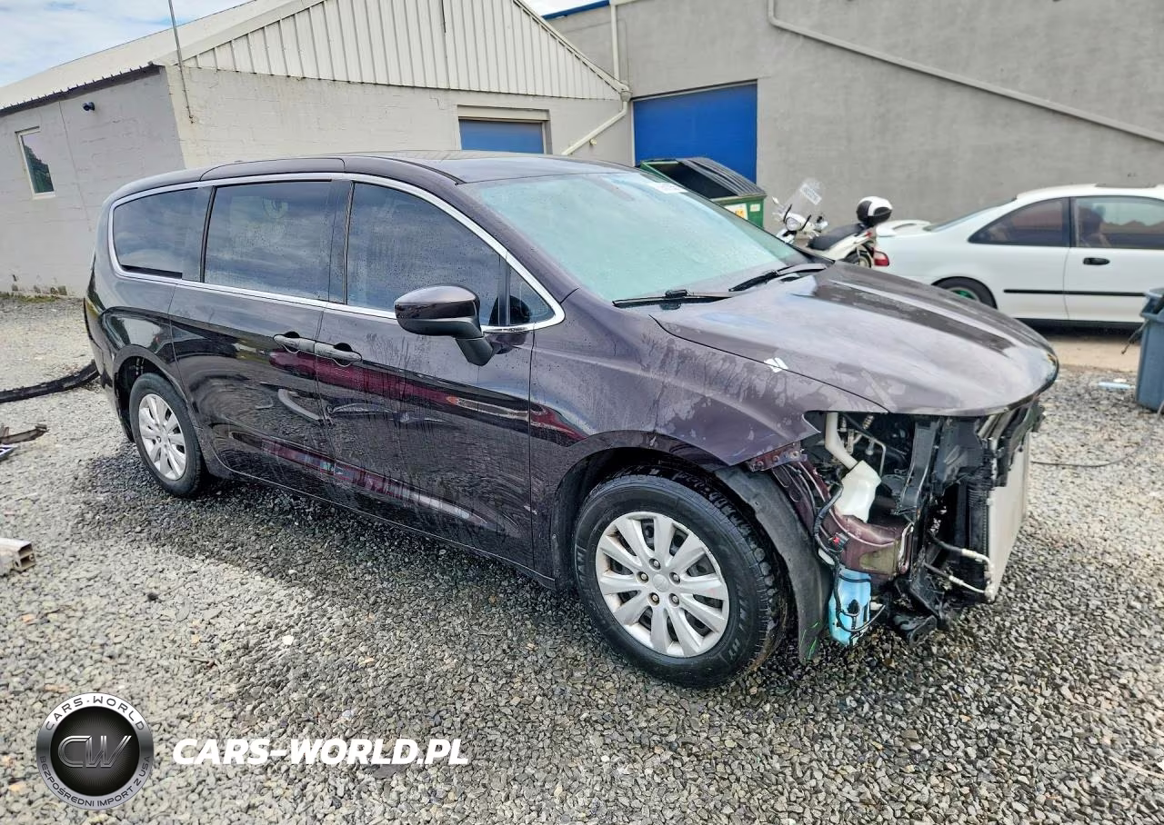 2018 Chrysler Pacifica L VIN:2C4RC1AG0JR120940 - 4