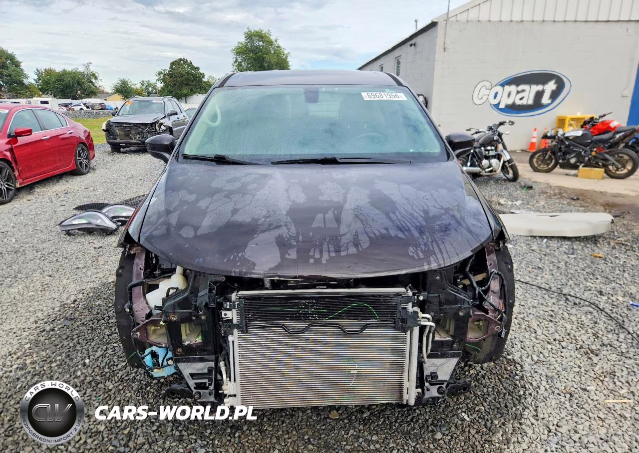 2018 Chrysler Pacifica L VIN:2C4RC1AG0JR120940 - 5