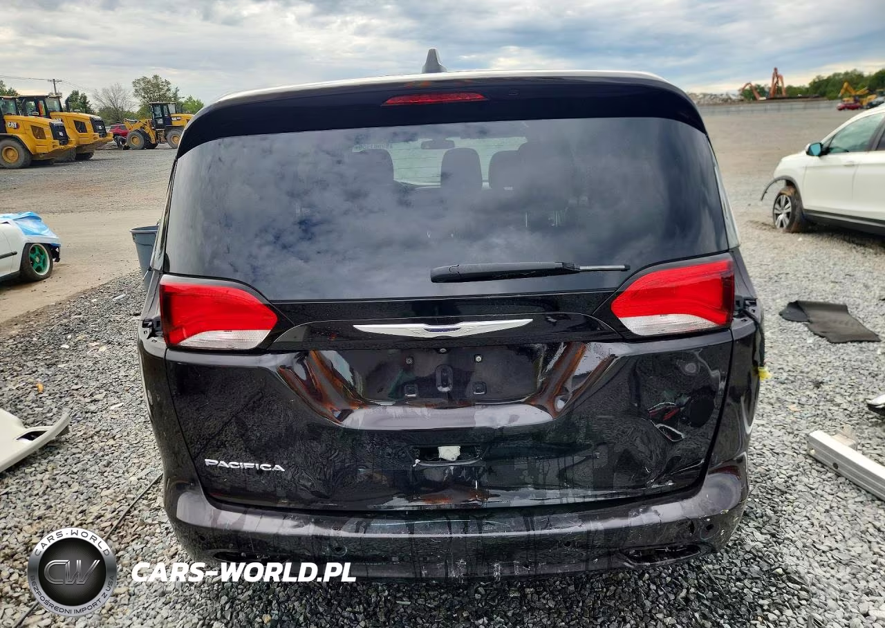 2018 Chrysler Pacifica L VIN:2C4RC1AG0JR120940 - 6