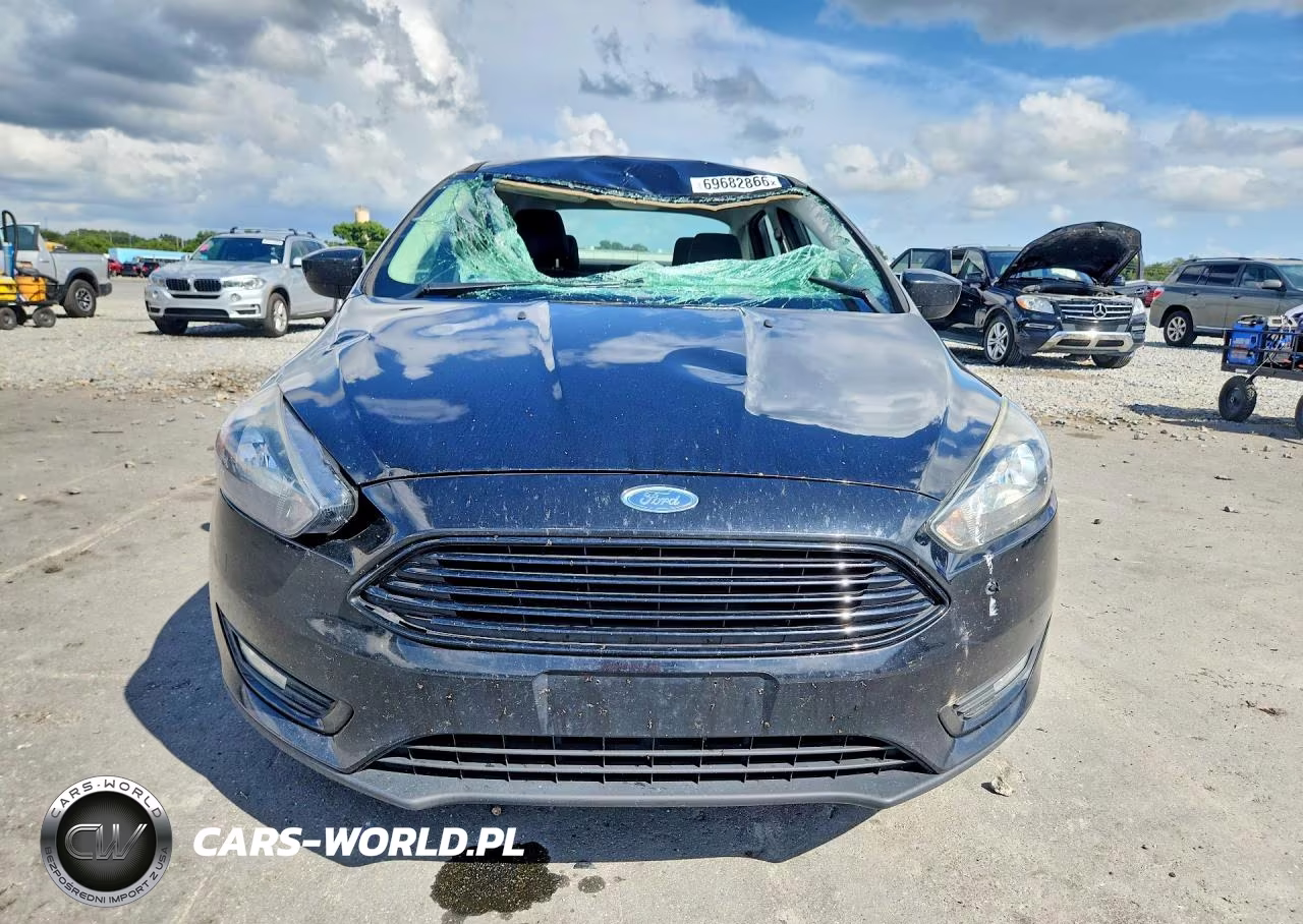 2018 Ford Focus Se VIN:1FADP3FE1JL309919 - 5