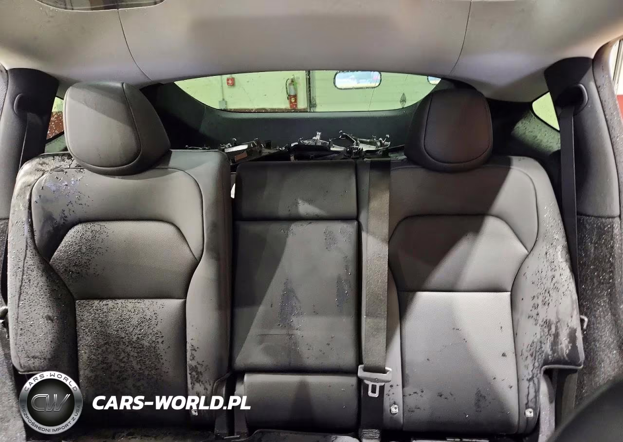2026 Tesla Model Y VIN:7SAYGDEE5TF521640 - 10