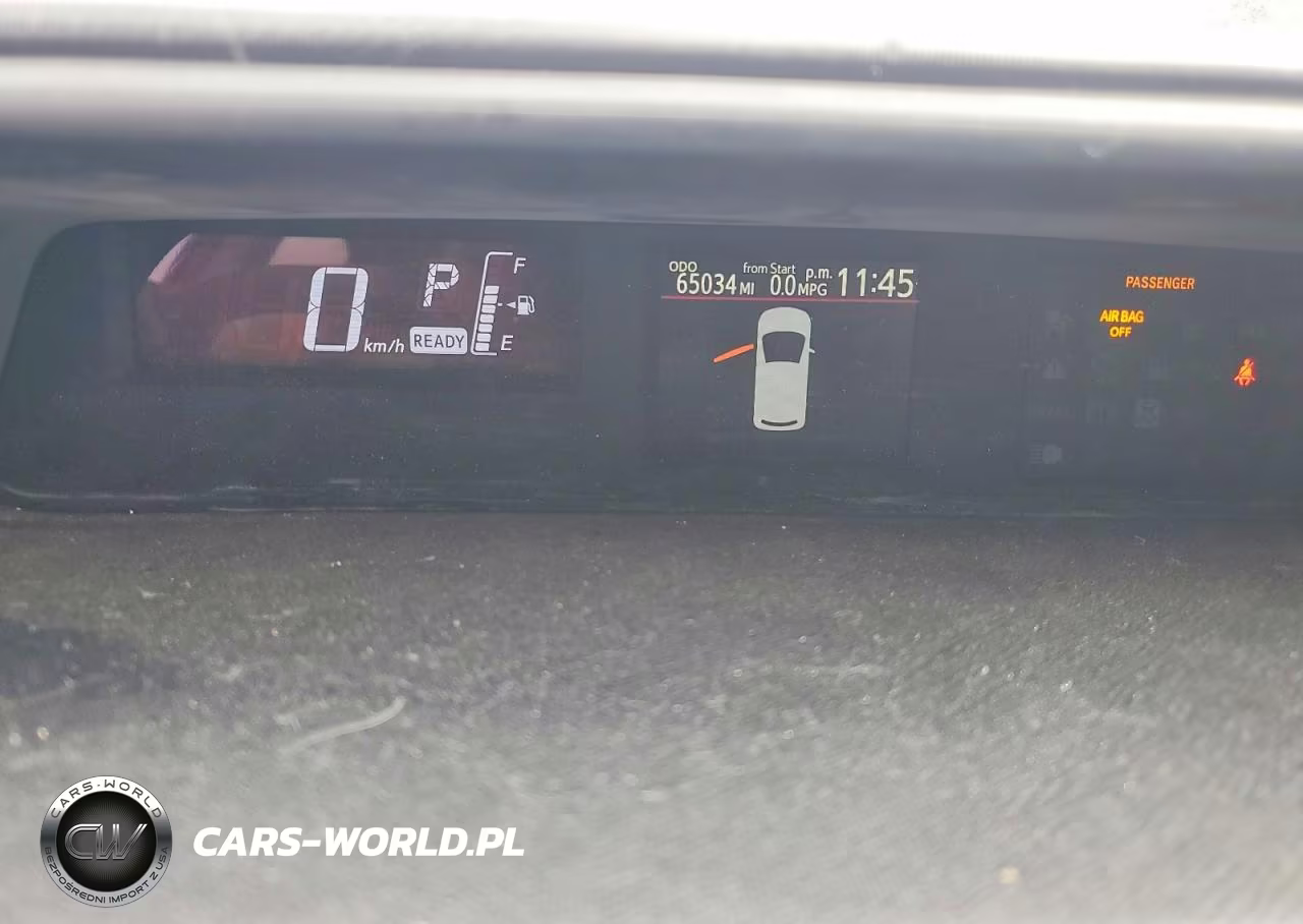 2016 Toyota Prius C Two VIN:JTDKDTB33G1137377 - 9