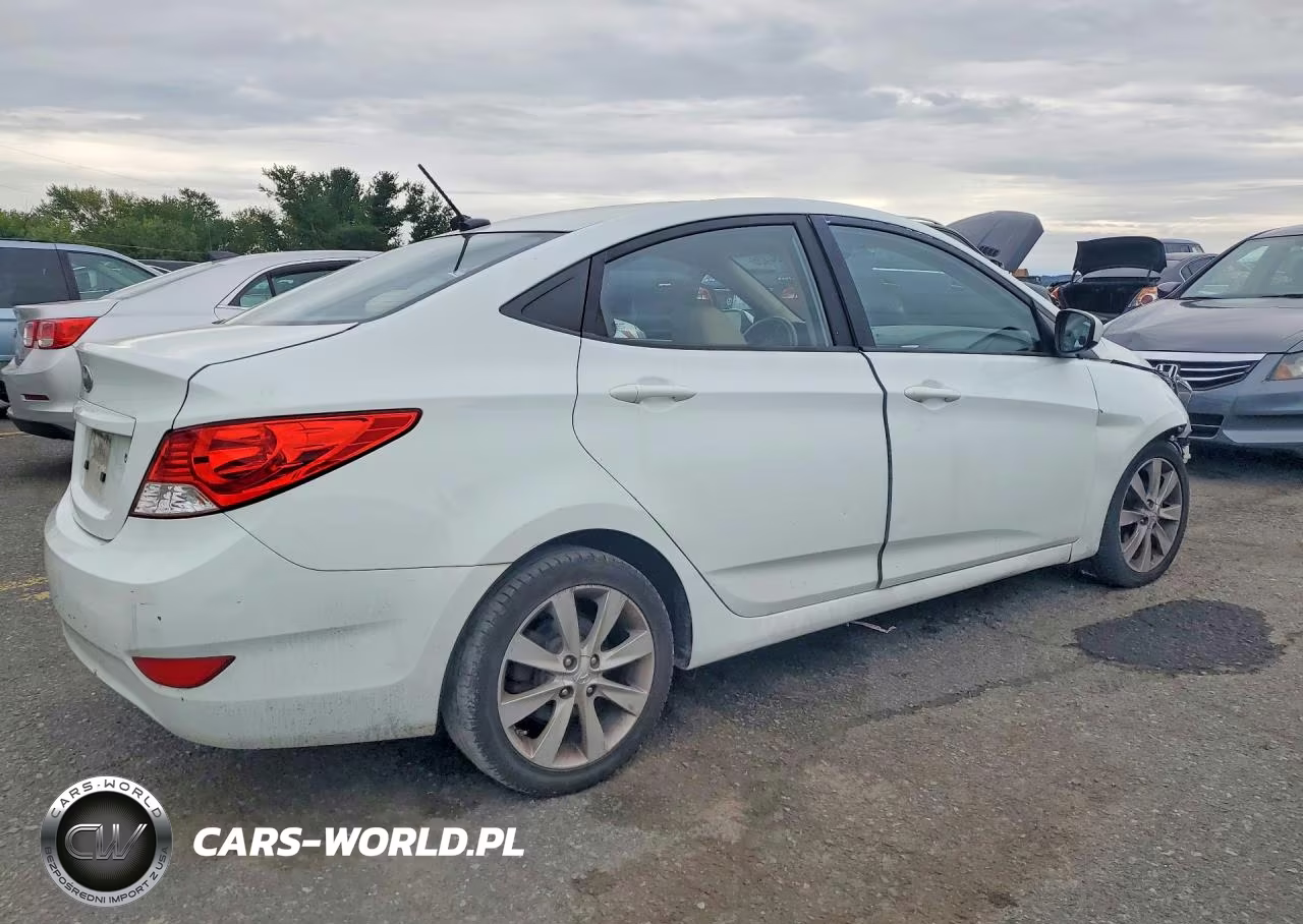 2013 Hyundai Accent Gls VIN:KMHCU4AE5DU435903 - 3