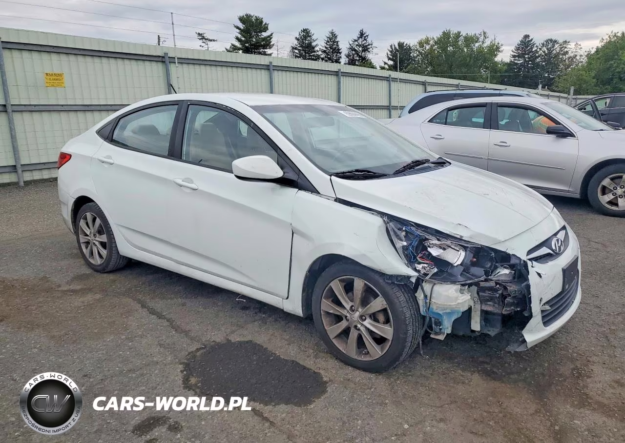 2013 Hyundai Accent Gls VIN:KMHCU4AE5DU435903 - 4