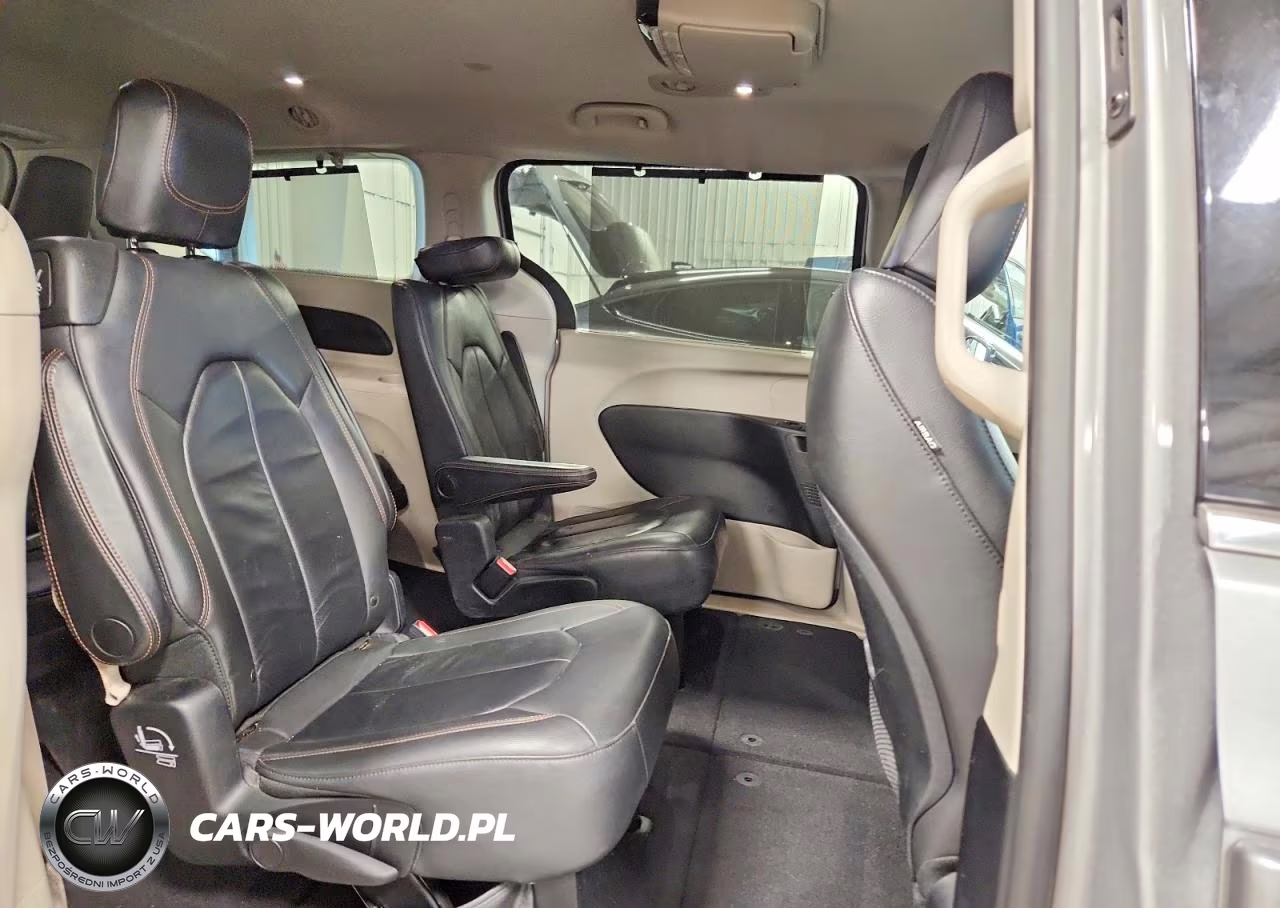 2017 Chrysler Pacifica Touring L VIN:2C4RC1BG9HR669836 - 11