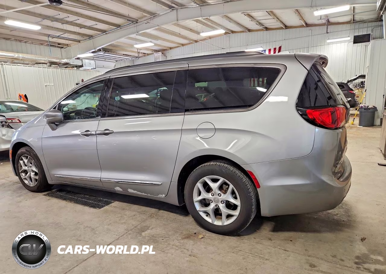 2017 Chrysler Pacifica Touring L VIN:2C4RC1BG9HR669836 - 2