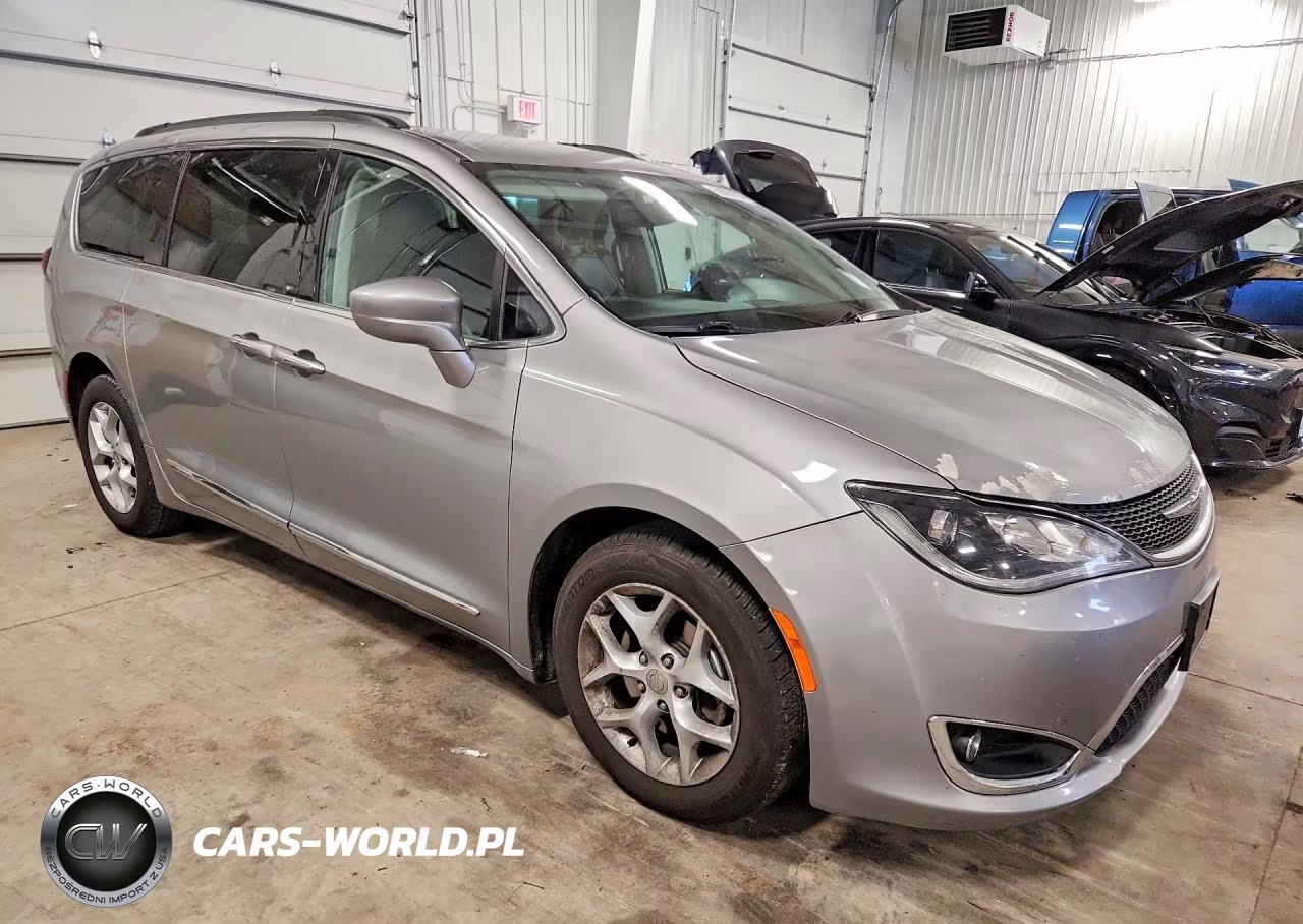 2017 Chrysler Pacifica Touring L VIN:2C4RC1BG9HR669836 - 4