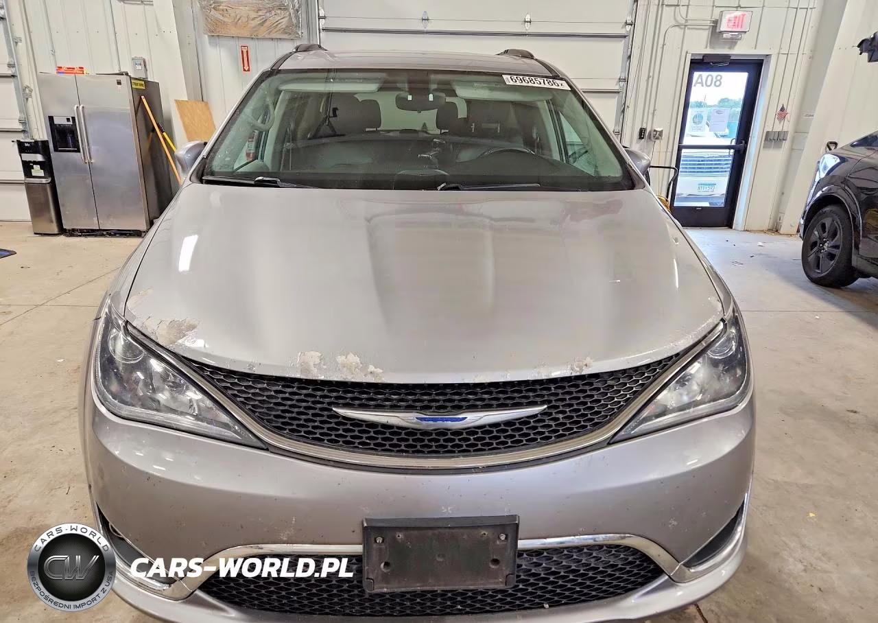 2017 Chrysler Pacifica Touring L VIN:2C4RC1BG9HR669836 - 5