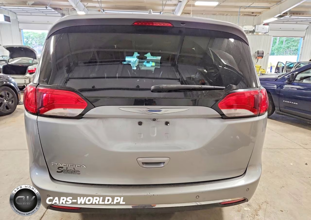 2017 Chrysler Pacifica Touring L VIN:2C4RC1BG9HR669836 - 6