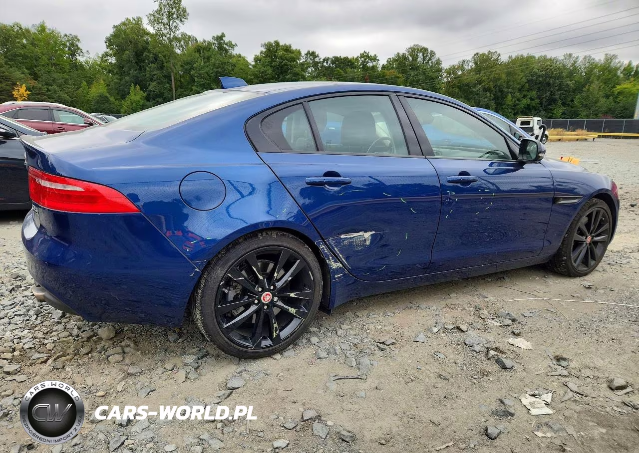 2017 Jaguar Xe Prestige VIN:SAJAK4BV9HA952033 - 3