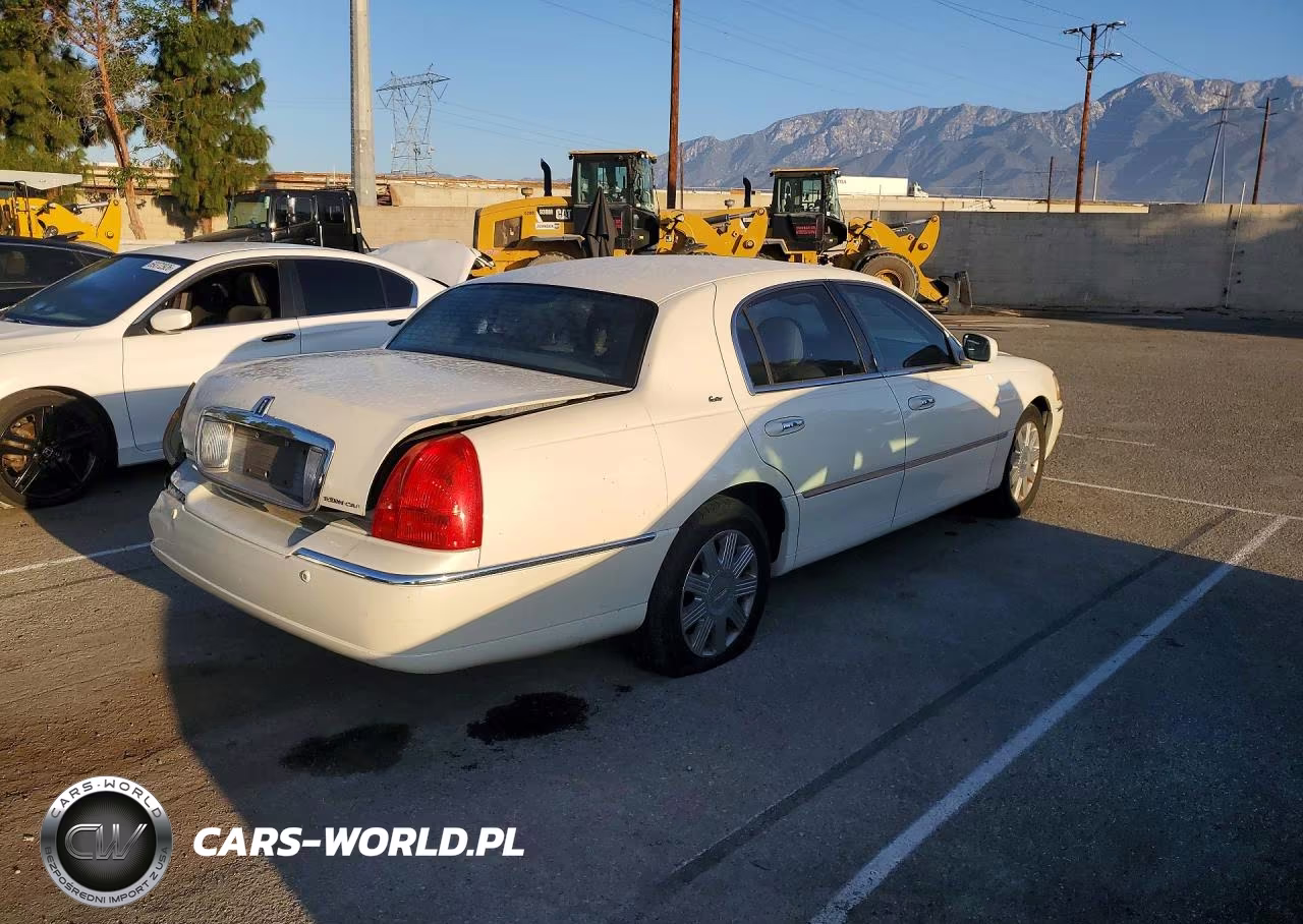 2003 Lincoln Town Car Cartier VIN:1LNHM83W53Y673034 - 3