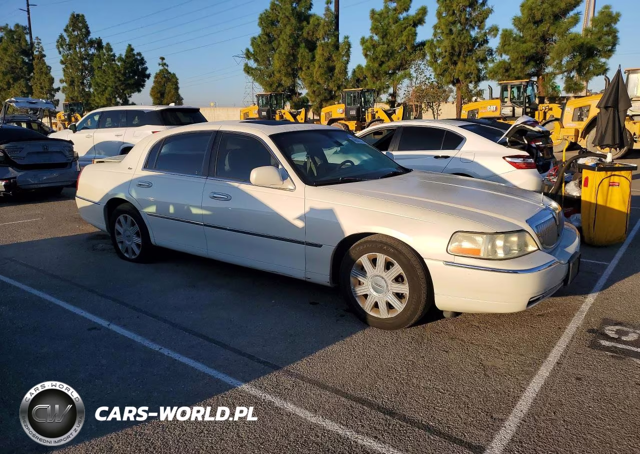 2003 Lincoln Town Car Cartier VIN:1LNHM83W53Y673034 - 4