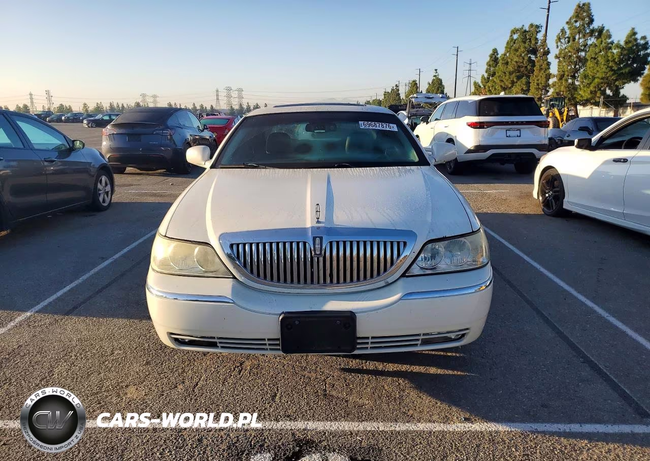 2003 Lincoln Town Car Cartier VIN:1LNHM83W53Y673034 - 5