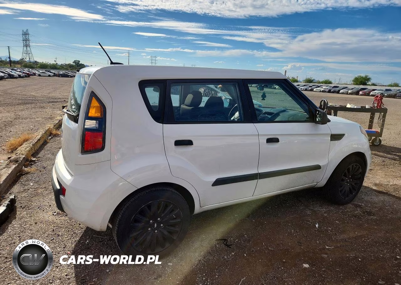 2010 Kia Soul Base VIN:KNDJT2A14A7140382 - 3