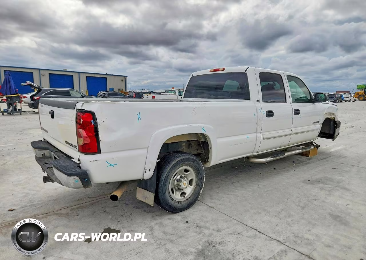 2003 Chevrolet Silverado C2500 Heavy Duty VIN:1GCHC23U03F181722 - 3
