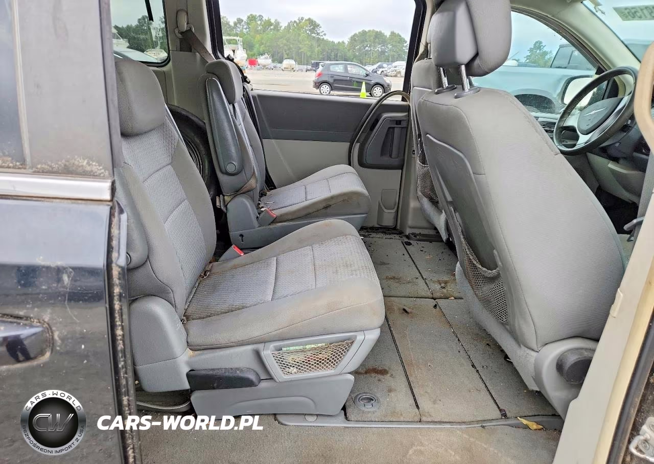 2010 Chrysler Town & Country Touring VIN:2A4RR5D14AR432265 - 11