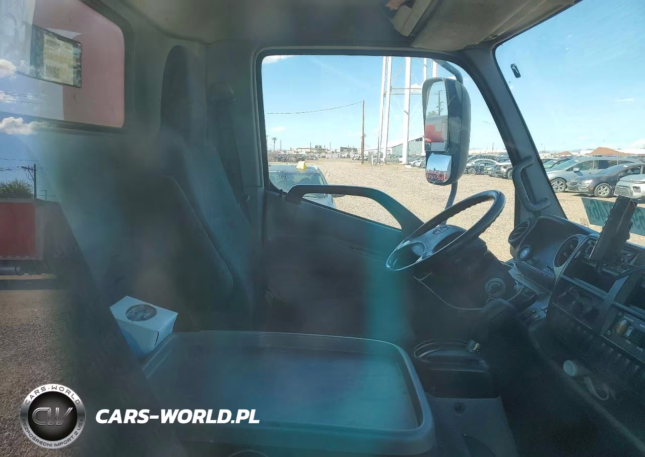 2018 Hino 195 Box Truck VIN:JHHSDM2H9JK006289 - 11