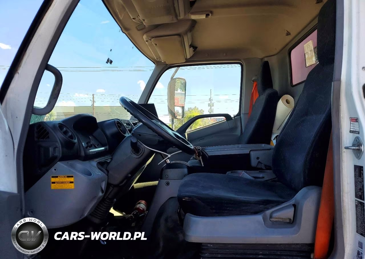 2018 Hino 195 Box Truck VIN:JHHSDM2H9JK006289 - 7