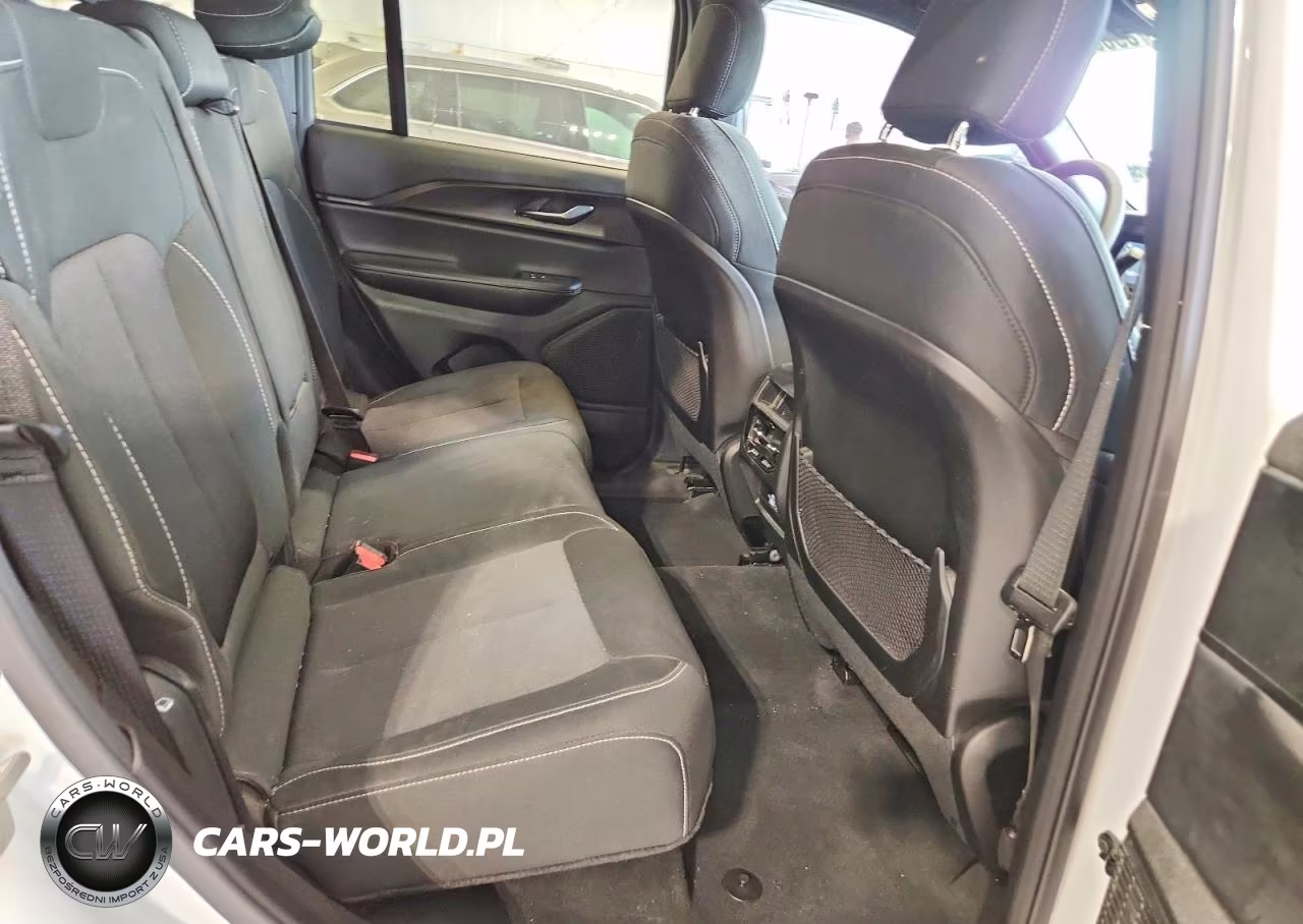 2025 Jeep Grand Cherokee Laredo VIN:1C4RJHAG3SC344924 - 11