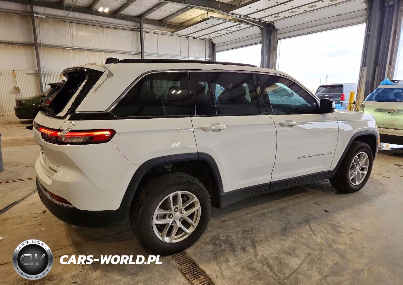 2025 Jeep Grand Cherokee Laredo VIN:1C4RJHAG3SC344924 - 3