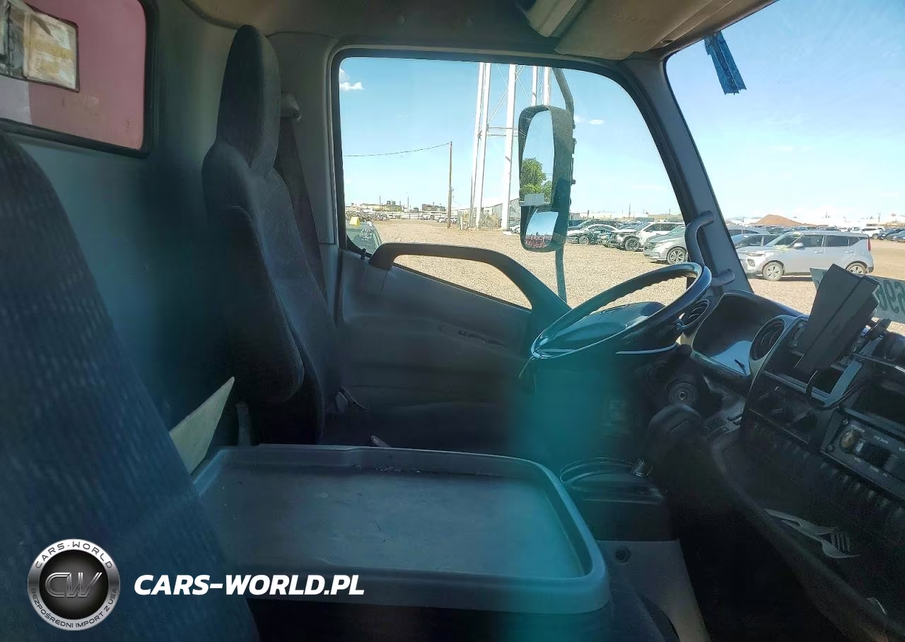 2018 Hino 195 Box Truck VIN:JHHSDM2H6JK006282 - 11