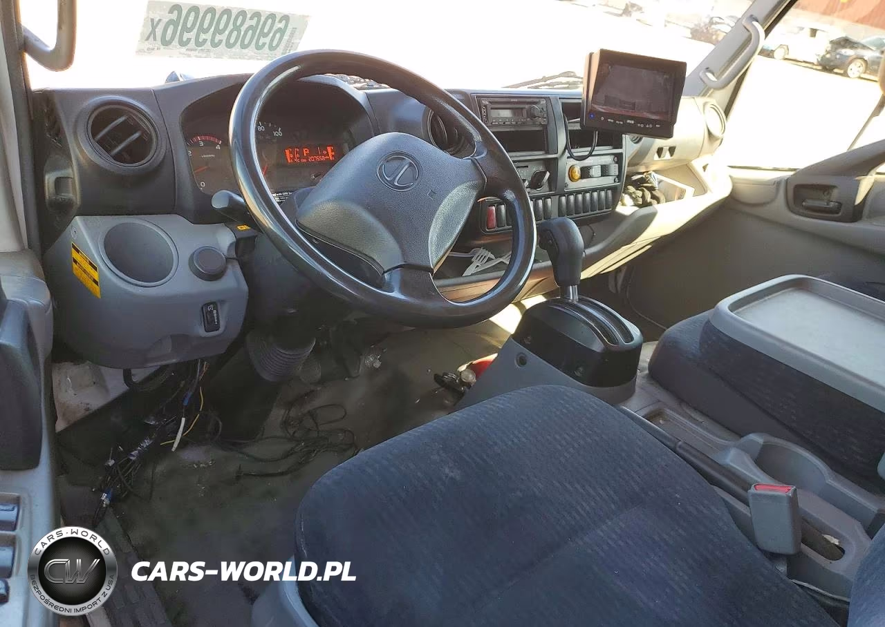 2018 Hino 195 Box Truck VIN:JHHSDM2H6JK006282 - 8