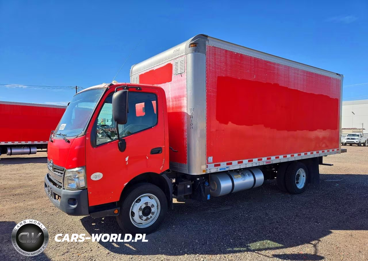 2017 Hino 195 Box Truck