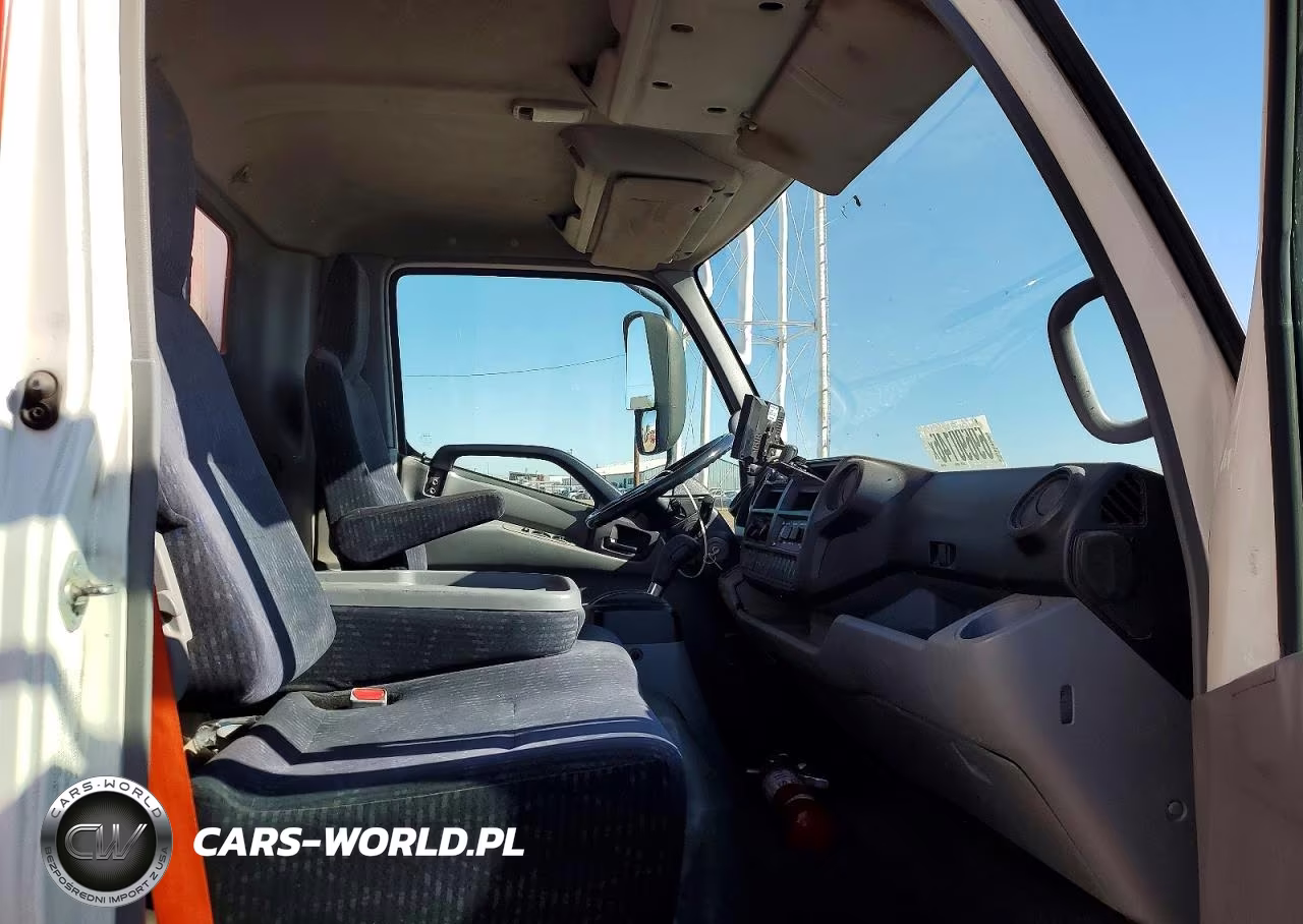 2017 Hino 195 Box Truck VIN:JHHSDM2H2HK005835 - 11