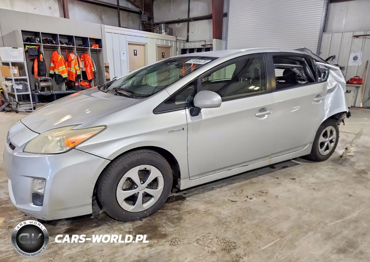 2013 Toyota Prius Two VIN:JTDKN3DU9D5566806 - 1